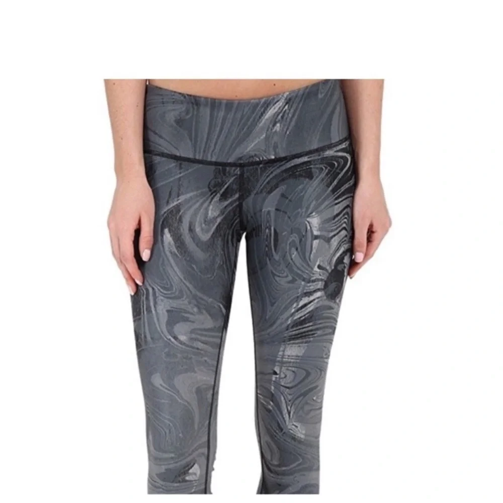 Alo Yoga Airbrush Full Length Legging in Marble Gray Size L